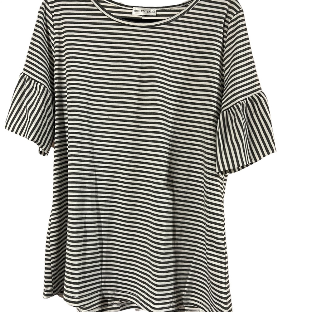 Size large top with ruffle sleeves